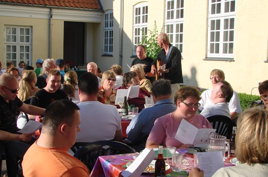 sommerfest i gården.JPG